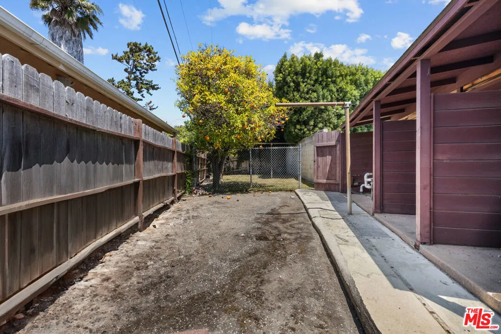 5317 Angeles Vista Boulevard, View Park, California 90043 home-pic-34